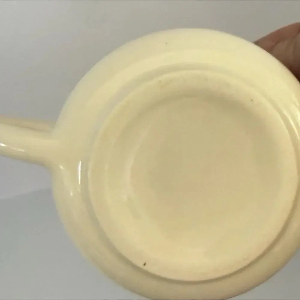Blue Willow vintage cream